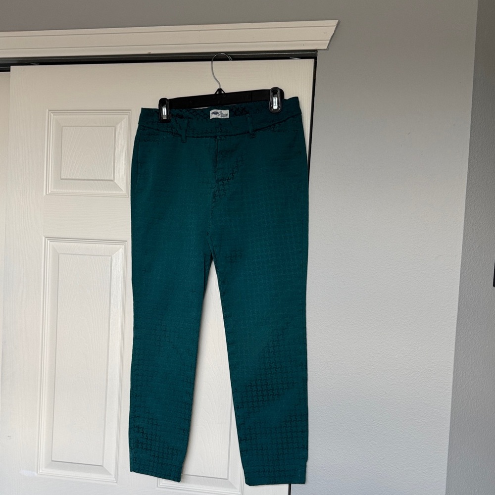 Old Navy Teal Women’s slim fitting ankle pants with fun pattern